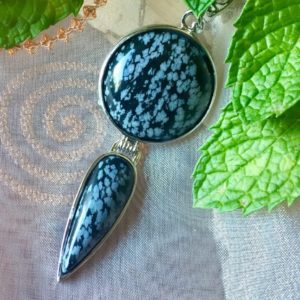 AMULETO CONTRA TODO MAL: OBSIDIANA NEVADA LA PIEDRA DE LA DIOSA EPONA.