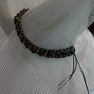 PULSERA MÚLTIPLE DE turmalina, piedra volcánica y ojo de tigre.