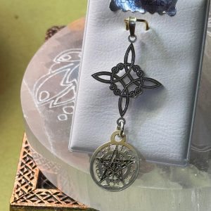 AMULETO DE DOBLE PROTECCIÓN EN PLATA CON SU PLACA DE SELENITA