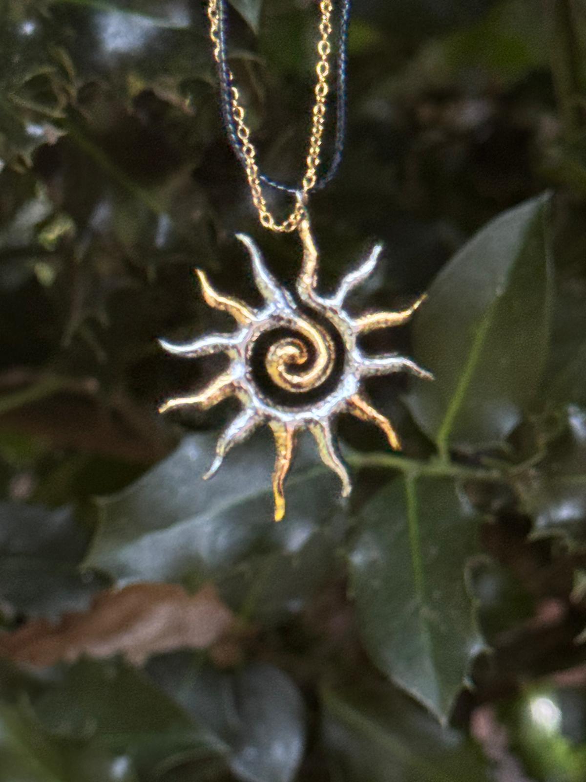 EL AMULETO DEL SOL Y LA LUNA
